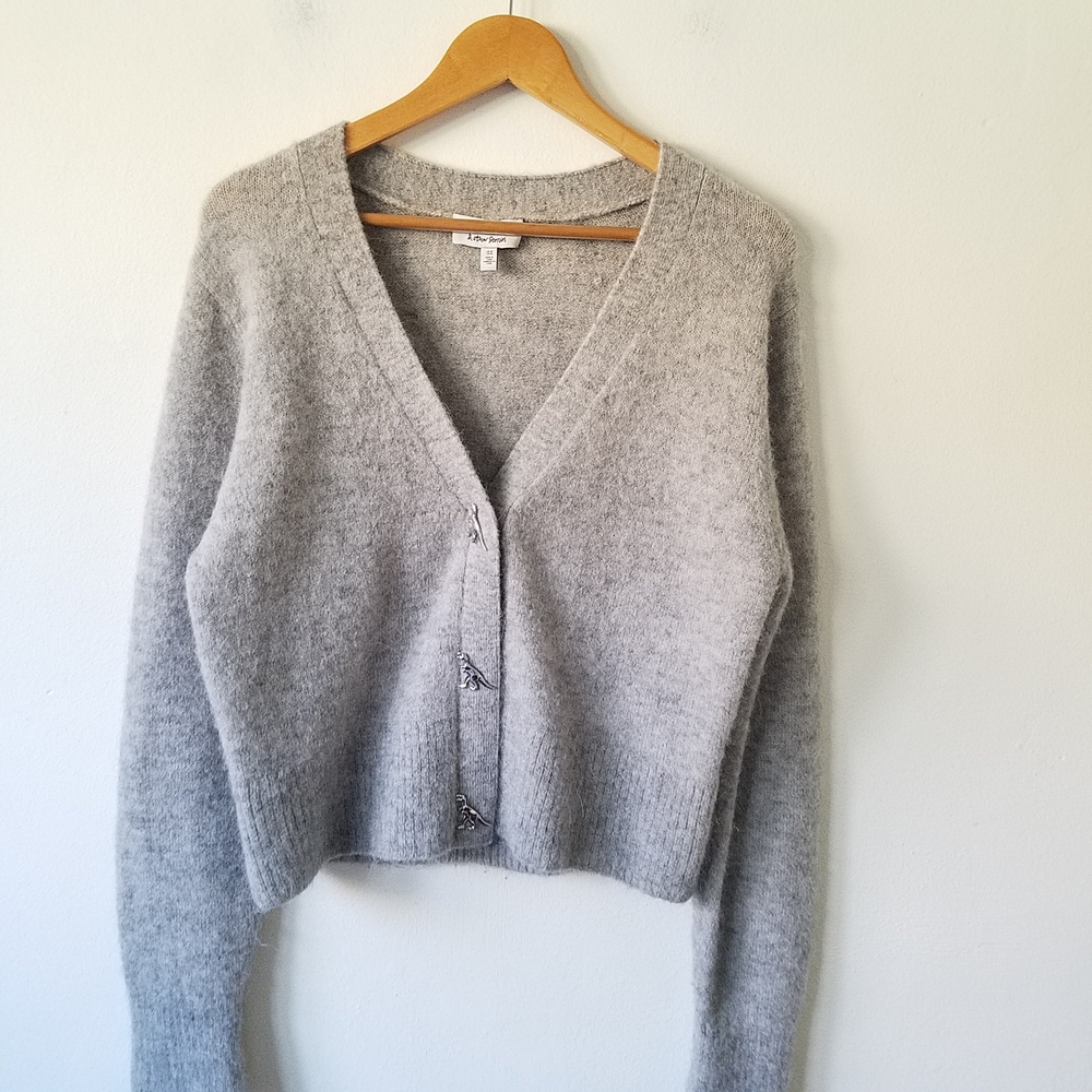 & Other Stories Light Gray V-Neck Fuzzy Cropped Cardigan - Picture 3 of 13
